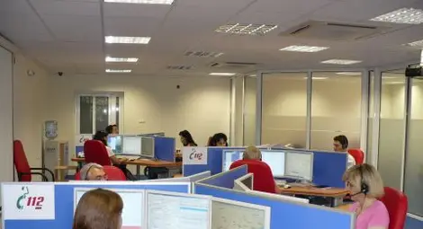 Купонджии лъгали смело на тел.112, за да могат да си подкарат колите