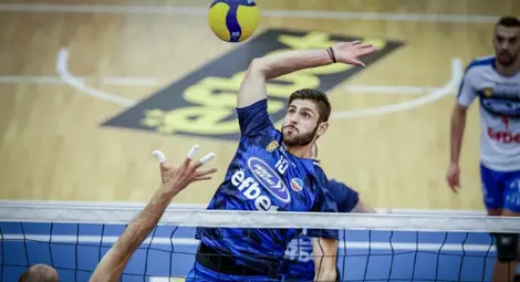 203-сантиметров блокировач от Дупница е първото попълнение при волейболистите