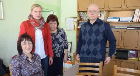 Уникално устройство помага на деца с проблеми да пишат и рисуват само с поглед