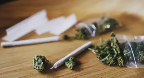 34-годишен русенец задържан докато получава пратка марихуана в куриерска фирма