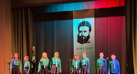 Най-старото училище в Русе отбеляза своя патронен празник Най-старото училище в Русе отбеляза своя патронен празник