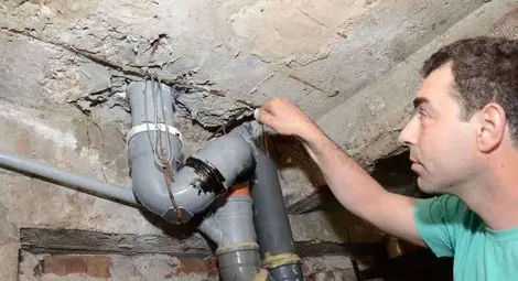 Тръба на социалните от години пълни частна маза с нечистотии