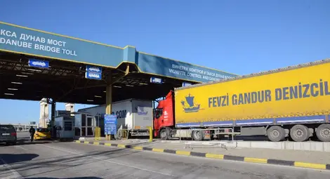 Суматоха и нерви заради новия начин на плащане на Дунав мост