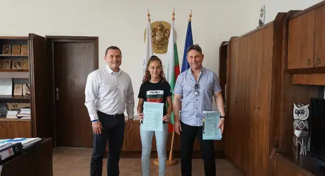 Кметът Пенчо Милков награди държавната шампионка по джудо и самбо Найля Наим