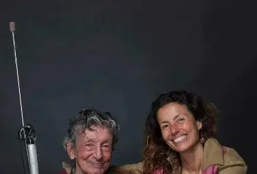 Милена с баща си Никола Кънев, покрай когото е провъзгласена за Страшилището на попчетата в Черно море.