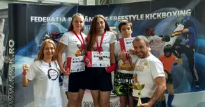 Три румънски медала за кикбокса в „Хелиос“