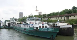 Напоени с нафта дънки изскачат от цистерна на „Васил Левски“