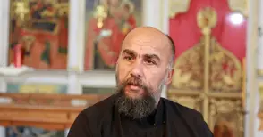 Работа със сърце връща живота в залинелия 163-годишен храм в Табачка