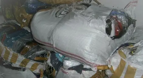 Митниците продават на търг над 44 000 конфискувани дрехи