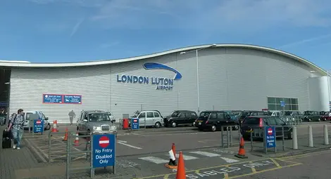 Евакуираха лондонско летище заради подозрителен пакет