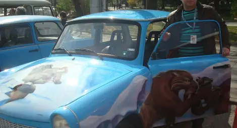 Ким Ир Сен на &bdquo;Трабант&rdquo;, на фестивал във Велико Търново