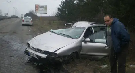 Фолксваген се заби челно в тойота на кръстовище
