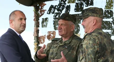 Румен Радев: Наблюдаваме варварско наливане на бетон по плажната ивица