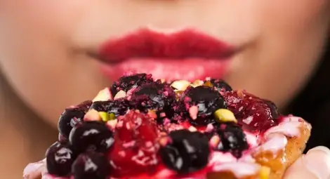 Разкриха защо налитаме на сладко или на мазно Разкриха защо налитаме на сладко или на мазно
