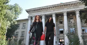 Мъжкото момиче Люси седна на студентска банка на 57 години