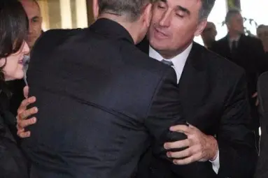 175 000 лв. за песни на Веско Маринов, с които да връщат младежи от чужбина