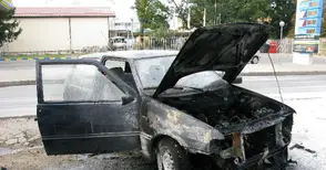 Кола с газова уредба пламна между две бензиностанции