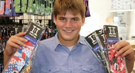 Тийнейджърът, който прави милиони от чорапи