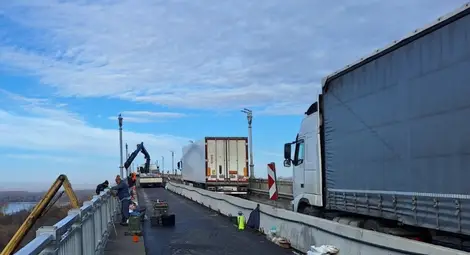 Започна монтажът на дилатационни фуги на Дунав мост при Русе