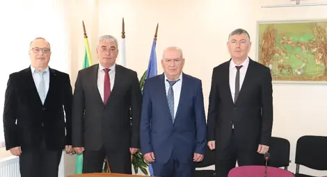 Кметът на Две могили Божидар Борисов и новоизбраните общински съветници встъпиха в длъжност Кметът на Две могили Божидар Борисов и новоизбраните общински съветници встъпиха в длъжност