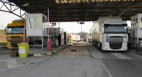 Светофари ще регулират движението по Дунав мост