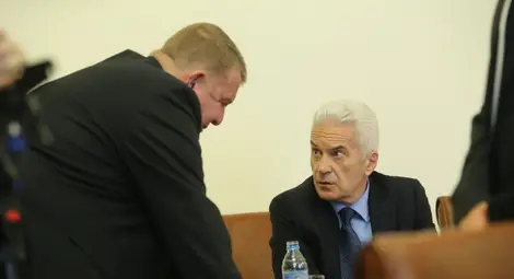 Каракачанов : Г-н Сидеров обича много да лъже