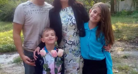 Щастливото семейство Ябанозови.   Снимки:Красимир СТОЯНОВ и личен архив