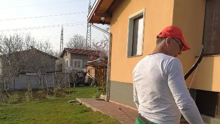 Йордан Джамбазов опъва тетива на рубеж във вилата си