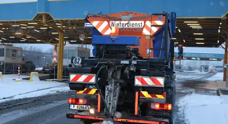 Продължава опесъчаването на Дунав мост при Русе &ndash; Гюргево, съоръжението е проходимо при зимни условия