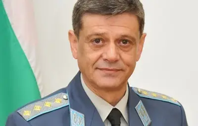 Началникът на отбраната генерал Константин Попов е подал рапорт за освобождаване от заеманата длъжност