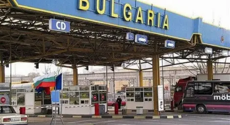 Четири сомалийки открити между матраци в турски тир