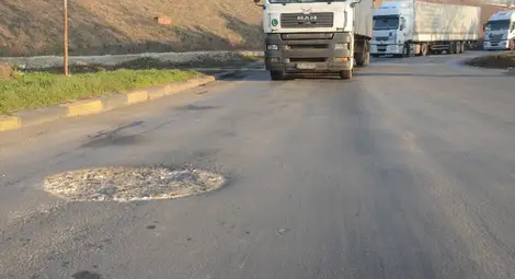 Изглаждат коловозите пред  Дунав мост със 74 000 лева