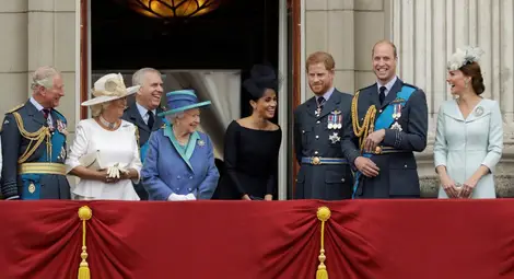 Кралицата призова Меган и Хари да се върнат за последен кралски ангажимент