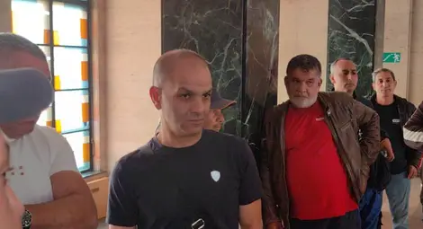 Обвиненият за нападението над жена си с друга версия - за изневяра и пари Обвиненият за нападението над жена си с друга версия - за изневяра и пари