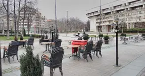 Възстановяват парите за тротоарно право на неработещите заведения