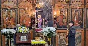 Миряни се поклониха пред мощи на свети Харалампий в църквата „Св. Неделя“ в Смолян