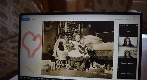 Торта &bdquo;Гараш&ldquo; и сребърен поднос влязоха в онлайн урок на музея