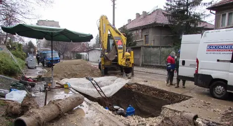 Сменят водопроводите под 47 улици в широкия център