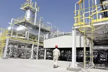 Поевтиняването на петрола: повече печеливши или губещи