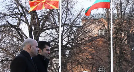 Министър-председателят Кирил Петков посрещна премиера на Република Северна Македония Димитър Ковачевски на официална церемония в София