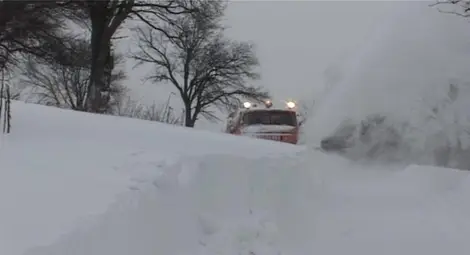 Полицаи спасиха  бедстващи румънци в  преспа в Русенско