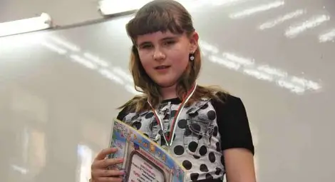 Шест точици откриват света за Есин Шест точици откриват света за Есин