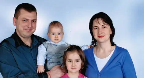 Шефът на пазарите вози децата си на рокерско &bdquo;Сузуки Интрудер&ldquo;