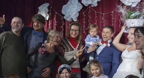 Щура сватба на сцената вдигнаха Деница Дончева и Мартин Маринов Щура сватба на сцената вдигнаха Деница Дончева и Мартин Маринов