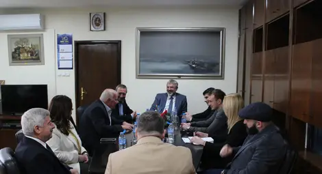 Драгомир Драганов отличи президента на БФС  Георги Иванов-Гонзо със знака на областния управител на Русе