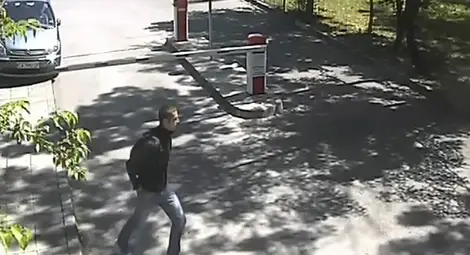 Кръв по главата на заснетия след убийството Георги Игнатов в Борисовата градина