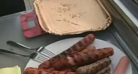 Пластмасови ли са са кренвиршите?