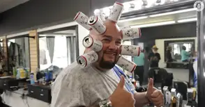 Глава от кенчета, плаване с лодка от тиква, на токчета по въже - тези луди, луди рекорди