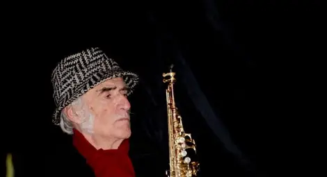 Петър Петров-Парчето с първата  звезда в Алеята на джаза в Русе