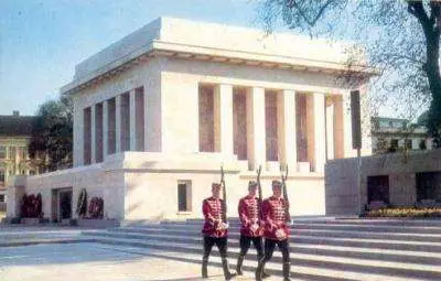 Бакърджиев: Божков и Надежда Михайлова най-много искаха събарянето на мавзолея /галерия/